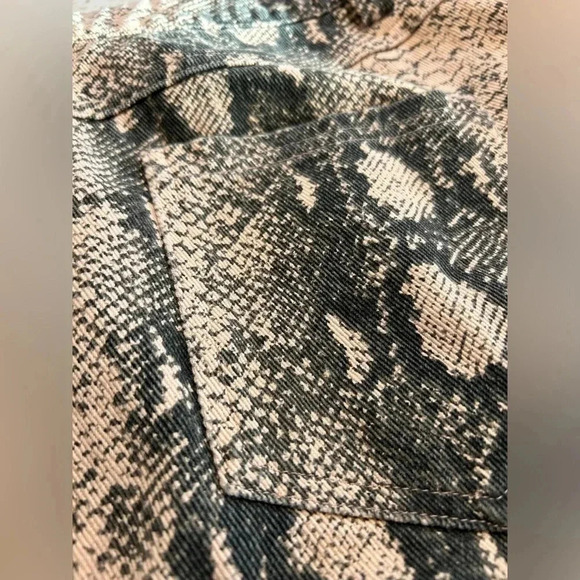 Pink snakeskin denim mini skirt size small - Picture 5 of 7